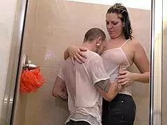 아마존 바네사 레인 새 남자 장난감 가지고 흠뻑 젖음