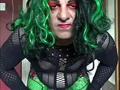 sissy gets cumshot in hand and swallows it