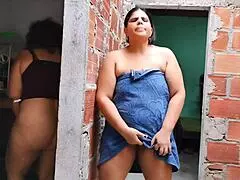 طيز زوجة أبي الكبيرة تجنني وهي عم تحكي