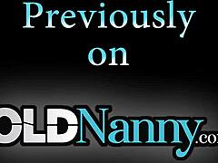 Yaşlı nine ateşli erkeğin elinde götünden sertçe alıyor! 🔥