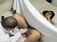 Geil gynekolog undersöker tjock söt BBW