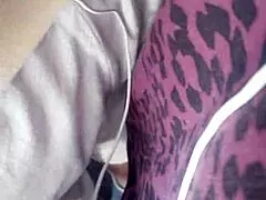 T’as vu ce pelotage osé dans le bus avec la gringa ? Trop pour la vue publique ? Hé, t’en penses quoi de ce moment voyeur ?