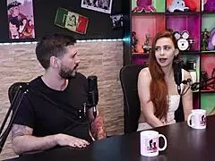 Ela já fez gangbang, deu buceta para 5 de uma vez! Sobre ser bissexual 😏 - Peachvelvet