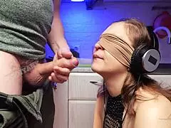 Mit verbundenen Augen