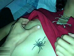 mirame mientras me chupas la polla !! 😏