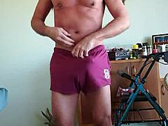 กางเกงยิมใหม่จุดประกายความใคร่บ้าคลั่ง