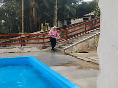 Bricklayer Convinces Boss's Wife For Intense Blowjob In Bathroom!