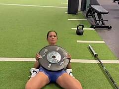 25lb overhead press builds strong shoulders and hip flexors