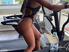 Meu Corno Hints at Couple's Intimate Ass Play