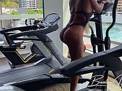 Meu Corno Hints at Couple's Intimate Ass Play