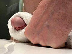 oh wow, me masturbating to orgasm again!