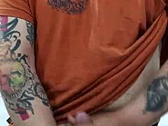 Josué Seeks Mature Connections