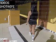Kriss Hotwife Se Exibindo No Corredor Do Hotel! Isn't This Big Tits Slut Wife Teasing in Public?