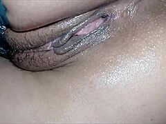 Hijastra caliente, deja que tu padrastro pervertido te coma y termine con cumshot