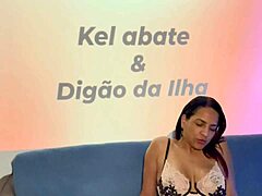 dei gostoso pro amigo do marido enquanto ele n�o tava em casa, tipo uma safada casada traindo com lingerie no swingers