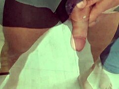 Amatoriali sborrate fatte in casa seghe e gemiti - omaggio di sperma a volontà da un cazzo bello grosso