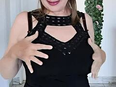 hey stepson, come see how i'm teasing you with my huge breasts to seduce you 😏