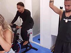 Fantasia En El Gimnasio Con Tres Chicos Haciendo Dpp Gangbang Como Verdadera Puta