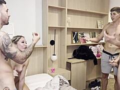 Gangbang Tres Amigo Se Follan A Una Colegiala Indefensa Anal Dp