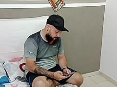 Mi hijastra prueba diferentes salsas en mi verga y luego le follo el coño hasta darle toda mi leche-porno en español parte 1