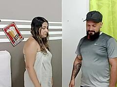 Mi hijastra prueba diferentes salsas en mi verga y luego le follo el coño hasta darle toda mi leche-porno en español parte 1