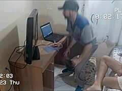 safada dona de casa recebe manutencista depravado