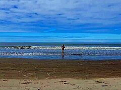 Me Masturbando Bem Gostoso with Brunette Amateur in Public Outdoor Setting