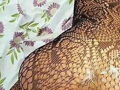 Huge cumshots tease real amateurs in dirty home video with facial hints