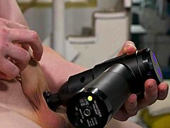 Lassított masszázs óriás szörnyfaszra közeli részletekkel