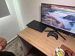 Young Colombian asks for help to fix her gamer PC