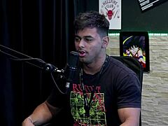 Aprendeu a gravar pornô com ângulos corretos, fudendo melhor em posições como doggystyle e missionary!