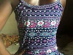 Que puta louca trancada no quarto brincando com pés o dia todo!