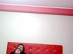 un rico casero con candyboom lista para ayudar a su compañero de estudios pero termina metiéndole la polla en poses deliciosas