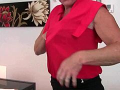 Belgium granny milf fingers her wet mature pussy hard after long day 😩💦