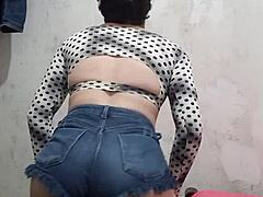 latina trans crossdresser shakes sexy solo ass fetish rebolando in tight shortinho socado