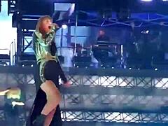 Blondin slukar Beyoncés tighta röv i hardcore rimming