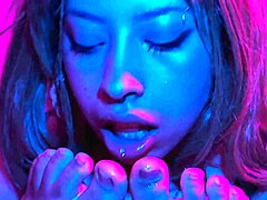 im smokin but cant stop worshipin ur feet!!