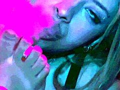 im smokin but cant stop worshipin ur feet!!