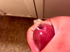 masturbating hard with a condom till i explode 💦😩🔥