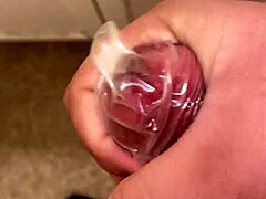 masturbating hard with a condom till i explode 💦😩🔥