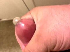 masturbating hard with a condom till i explode 💦😩🔥