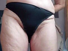 omg oma's hairy german granny pussy gets fucked deep by huge cucumber 😍🍆💦
