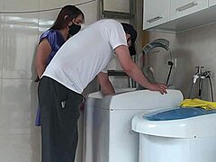 dona de casa provoca t�cnico consertando m�quina de lavar