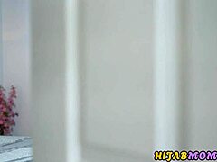 ميلف حجاب تبني معجبينها فيديو واقعي ساخن بواحد بواحد