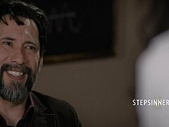 Hun hooker endelig op med sin prof efter år med klasserums teasing