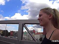 Chcesz mi zdarć ciuchy w tym sklepie i wyruchać pov