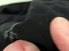 Uy, puse mi polla en las bragas sucias de mi novia