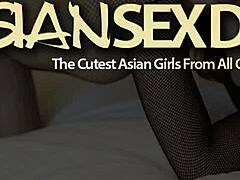 Krásná asijská kráska polkne celý náklad sperma v POV kouření