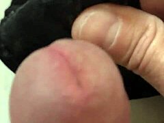 Uy, puse mi polla en las bragas sucias de mi novia