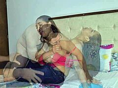 casada pegando pauzão no cuzinho e buceta no trampo brasil